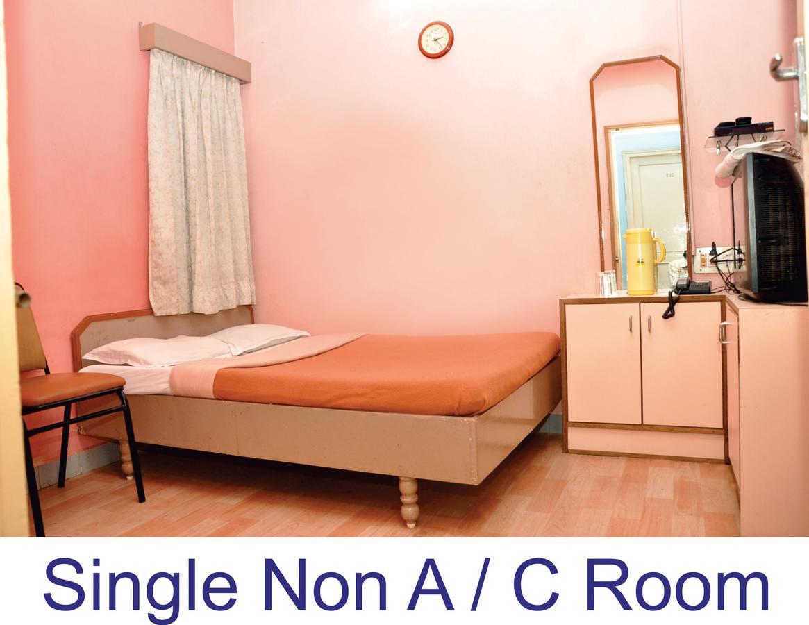 Hotel Baba Rajkot Exteriör bild