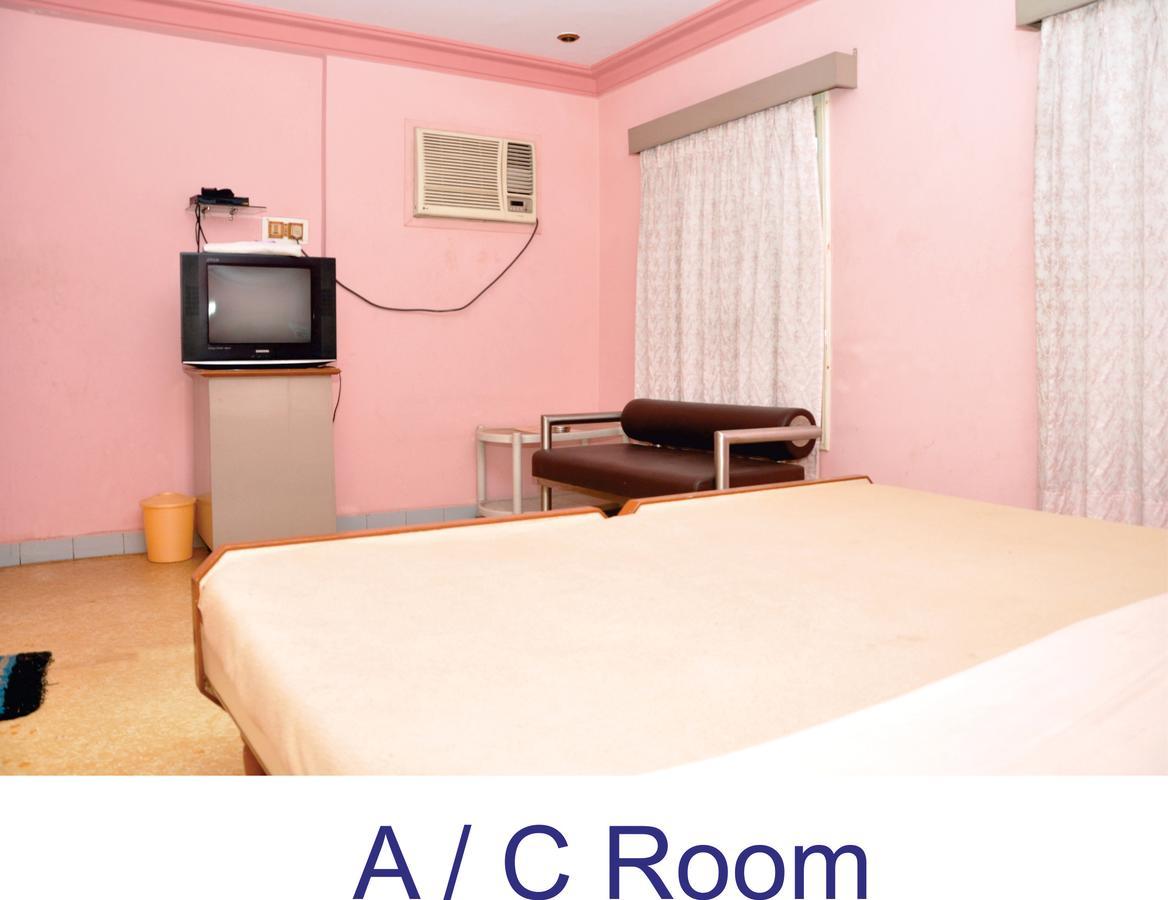 Hotel Baba Rajkot Exteriör bild